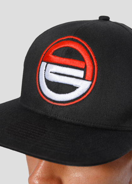 Кепка снэпбэк с логотипом HAT-001